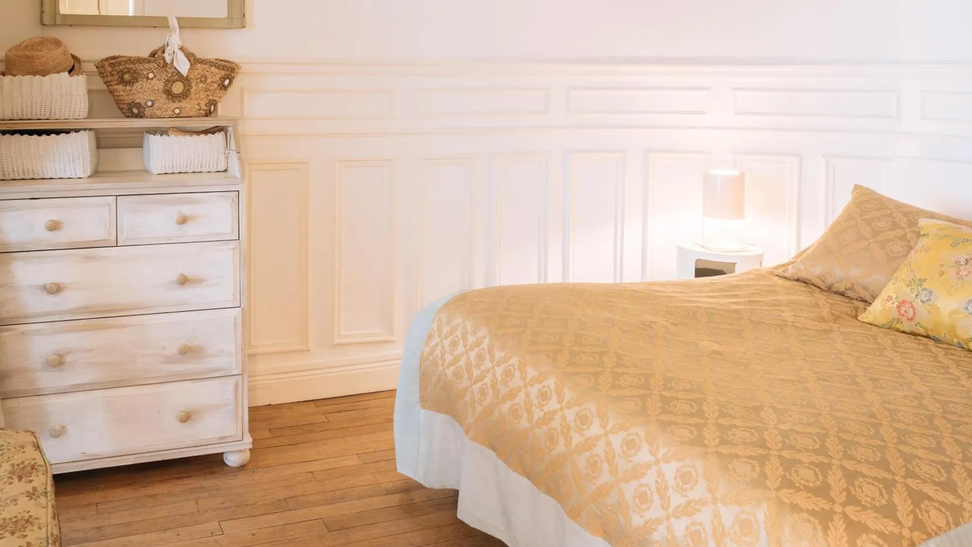Luxurious 4 Bedroom Apartment Next To The Eiffel Tower Paris