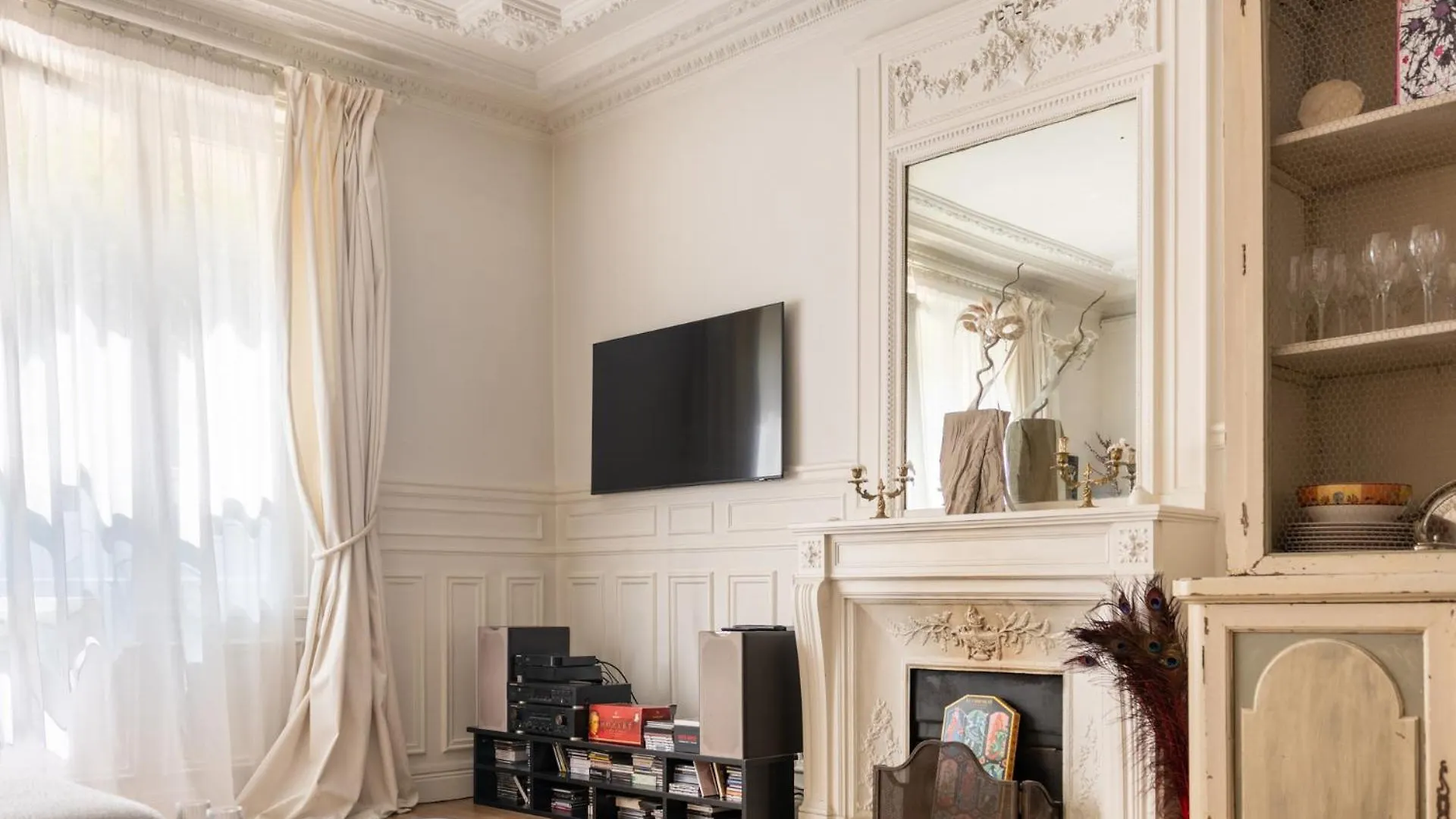 Luxurious 4 Bedroom Apartment Next To The Eiffel Tower Paris