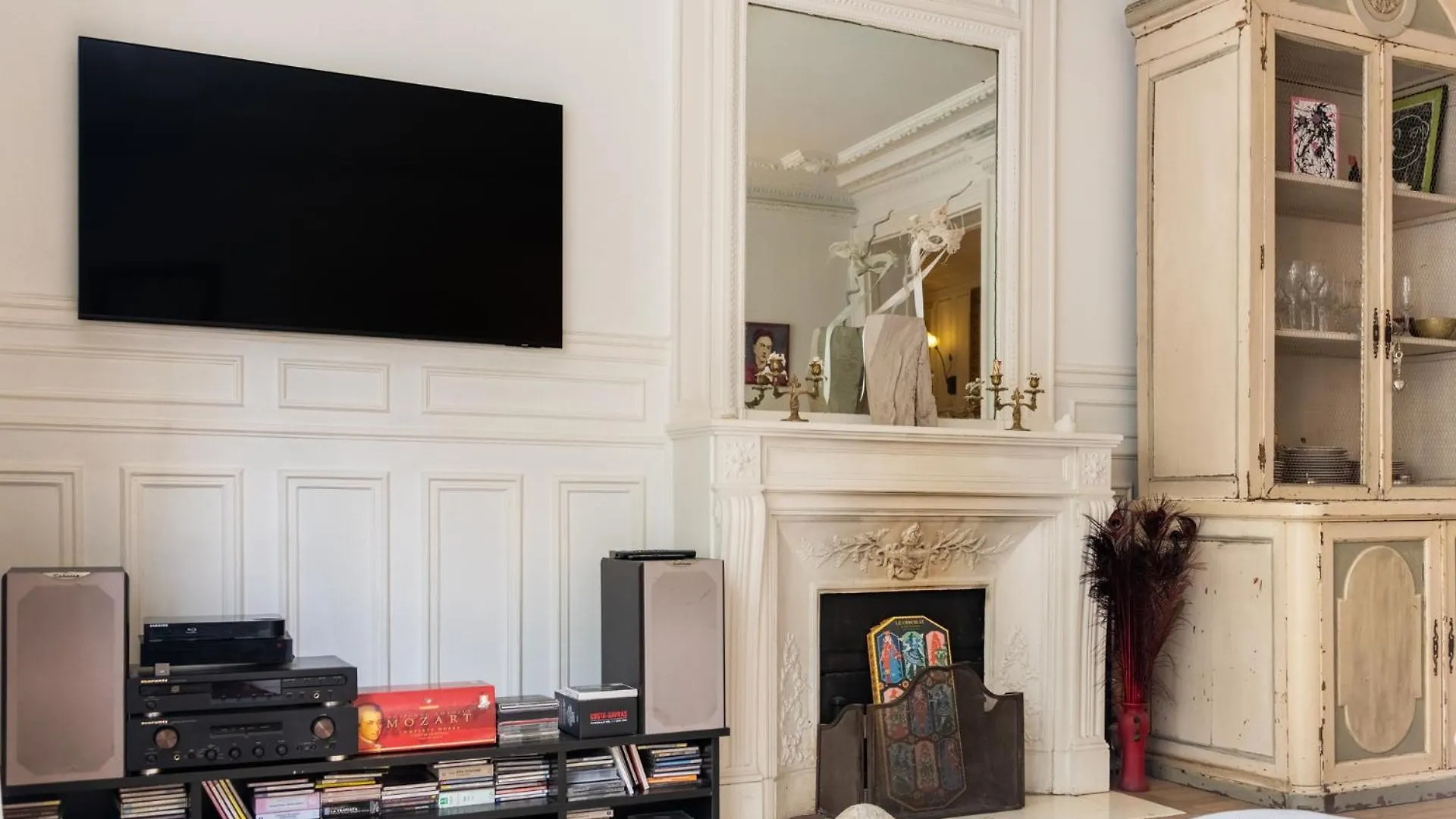 Luxurious 4 Bedroom Apartment Next To The Eiffel Tower Paris
