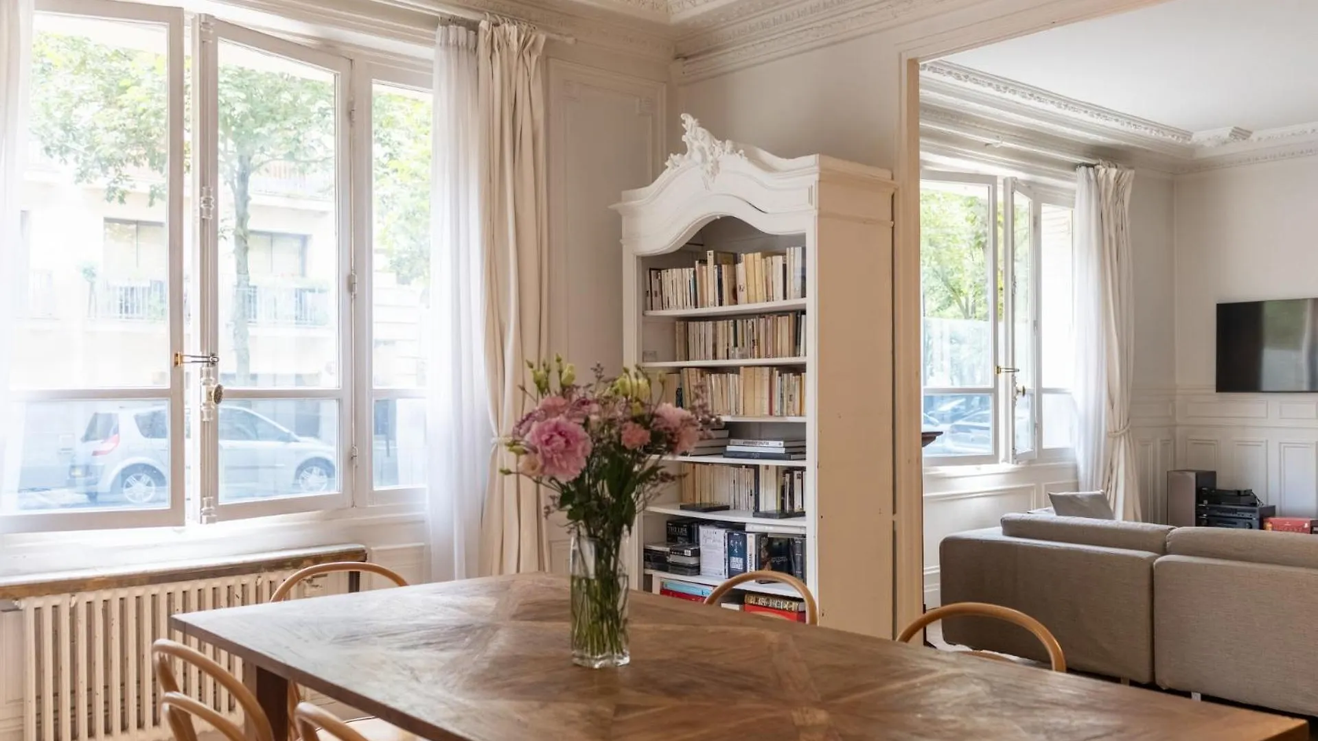 Luxurious 4 Bedroom Apartment Next To The Eiffel Tower Paris