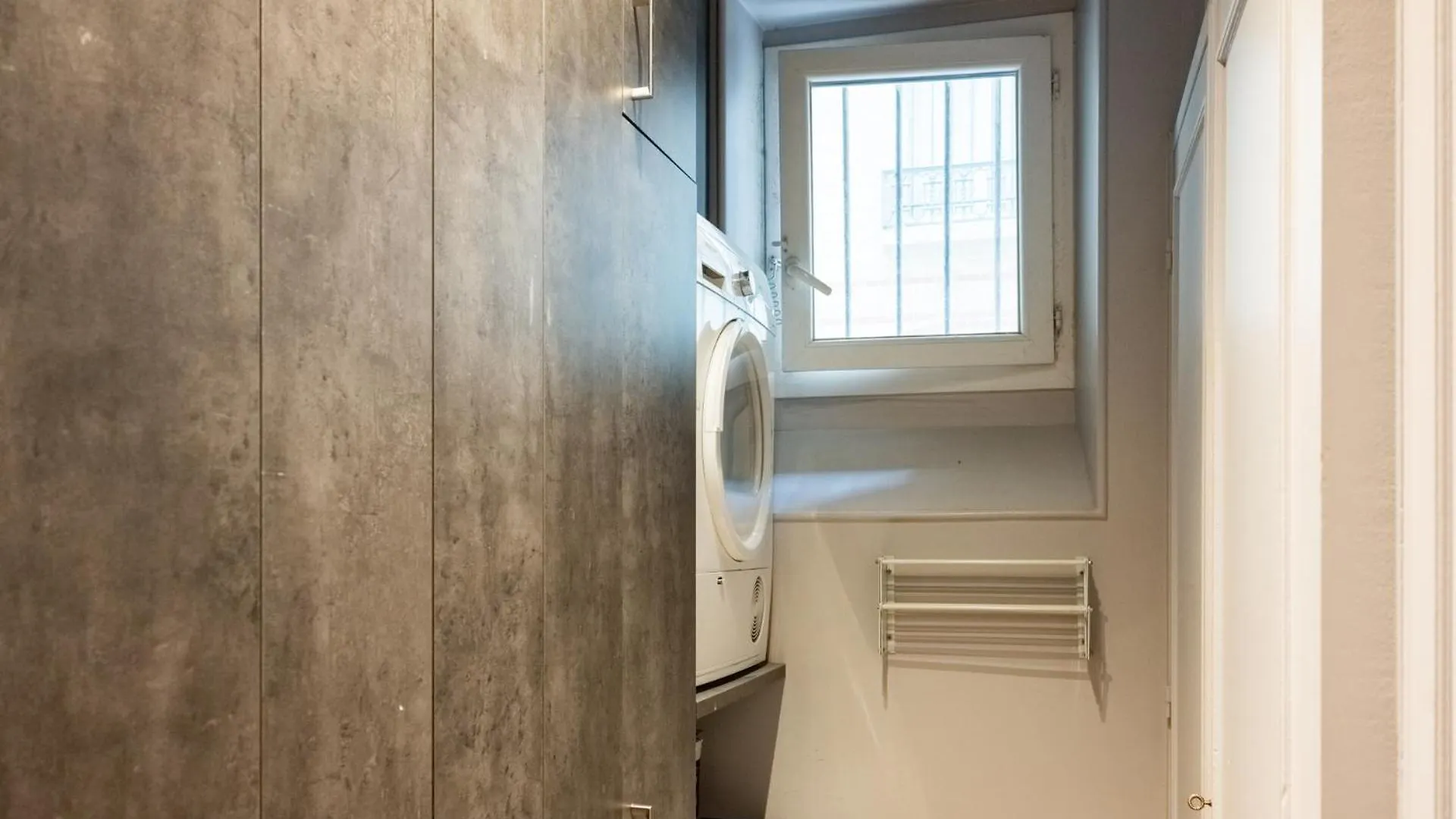 Luxurious 4 Bedroom Apartment Next To The Eiffel Tower Paris
