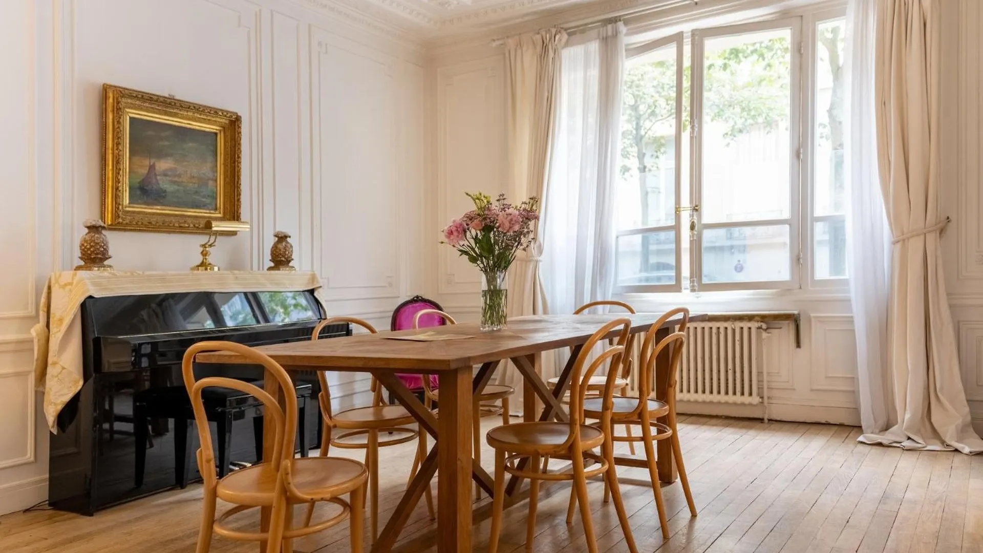 Luxurious 4 Bedroom Apartment Next To The Eiffel Tower location