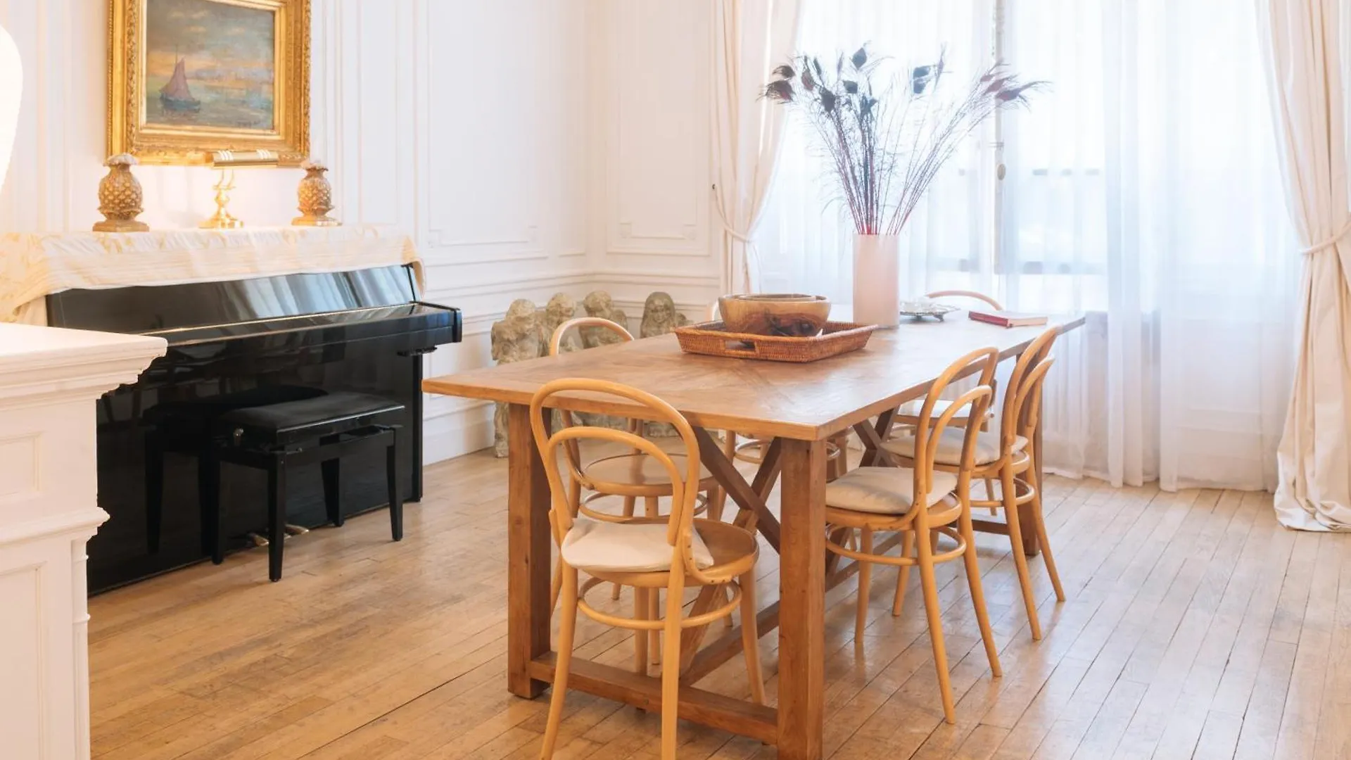 Luxurious 4 Bedroom Apartment Next To The Eiffel Tower Paryż 0*,