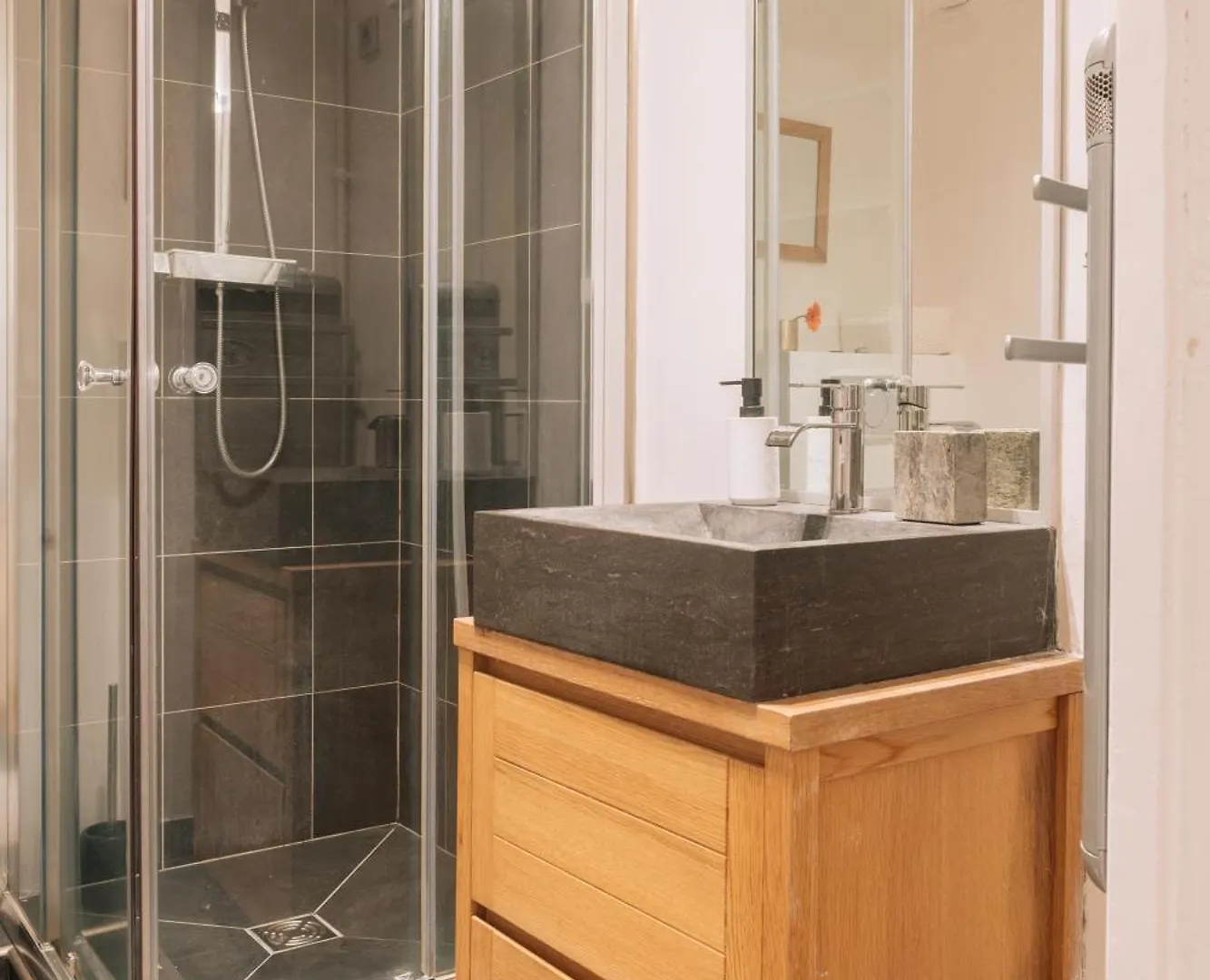 Luxurious 4 Bedroom Apartment Next To The Eiffel Tower Paryż Francja